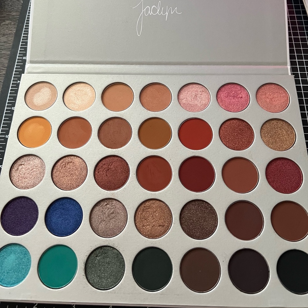 Jaclyn Hill eyeshadow palette 35 pots, couple pots tested